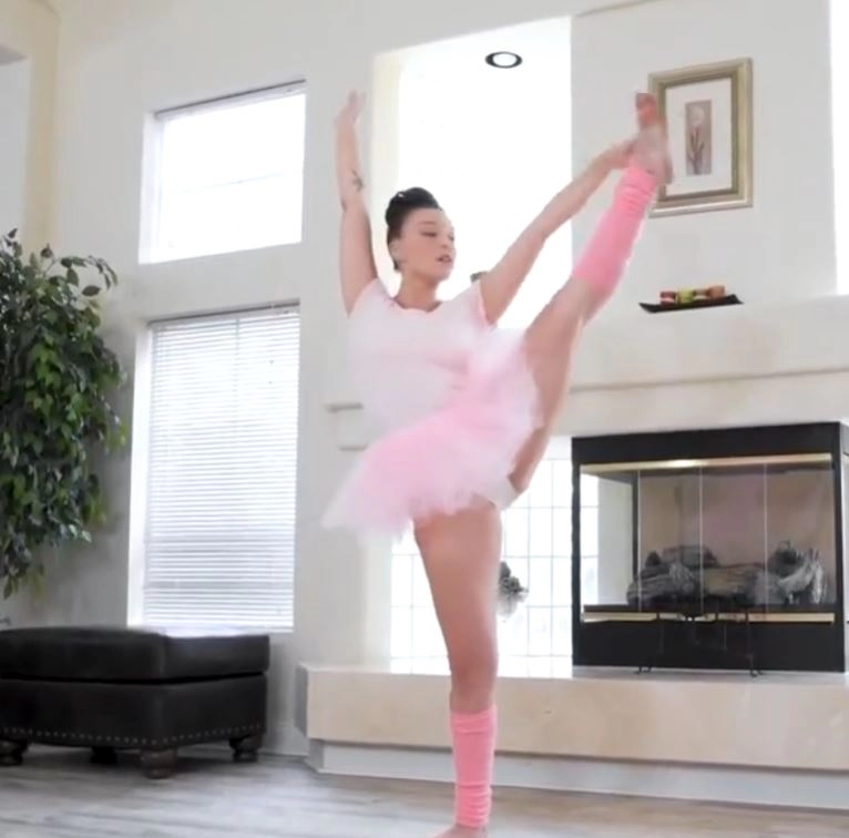 [TeamSkeetSingles] Kloe Love – From Ballet to Stripping: Kloe Saves Her Dancing Career (10.19.2026) Download